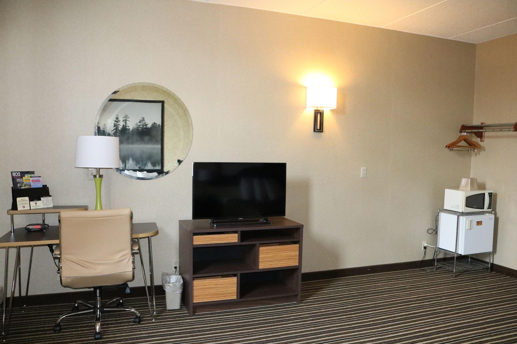 Super 8 By Wyndham Plattsburgh Hotel Exterior photo