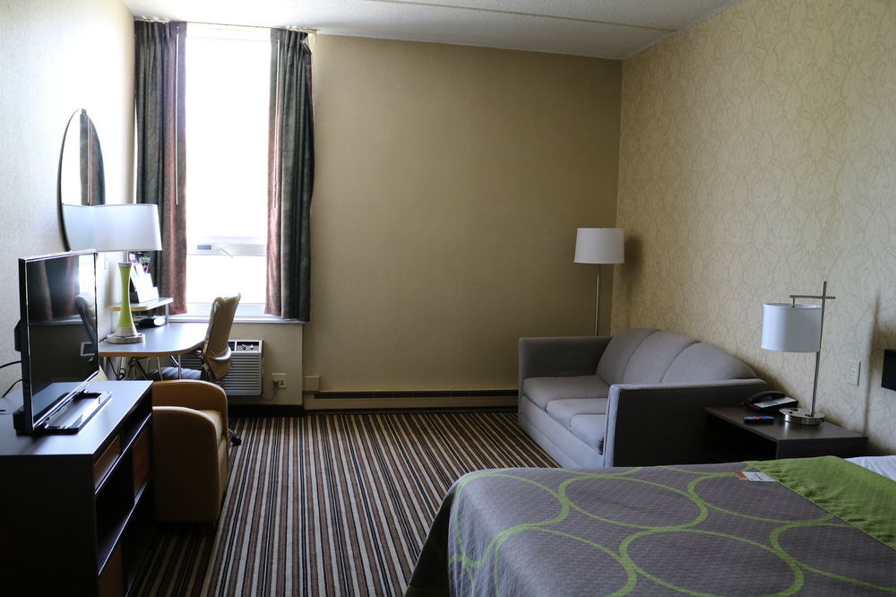 Super 8 By Wyndham Plattsburgh Hotel Exterior photo